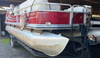 1999 Pontoon Tracker 21’ Party Barge front