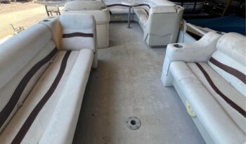 1999 Pontoon Tracker 21’ Party Barge interior