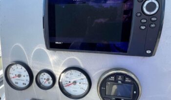 2021 Avid 23’ FS Center Console radio