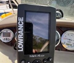 2002 Chaparral Sunesta 243:DB fishfinder