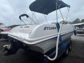 2001 Sylvan 2310 Deck Boat