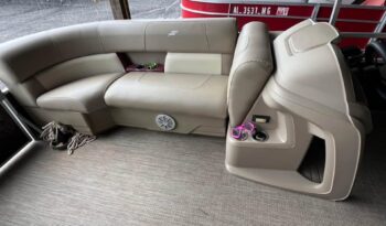 2022 StarCraft LX 20R interior seats