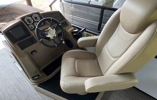 2025 Starcraft EXS-3 DL captain seat