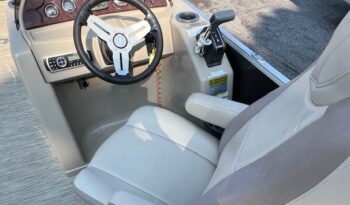 2016 Silverwave 230 RL Tri-Toon captain seat