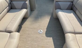 2016 Silverwave 230 RL Tri-Toon floor