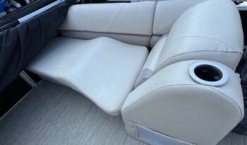 2016 Silverwave 230 RL Tri-Toon lounge