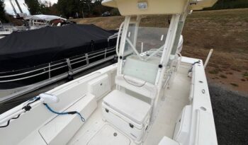 2007 Everglades 223 CC center console