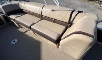 2018 Sun Tracker Party Barge 22 DLX back