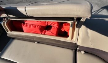 2018 Sun Tracker Party Barge 22 DLX storage