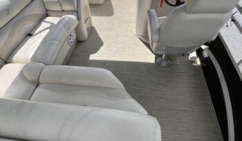 2007 Starcraft 24′ Pontoon interior