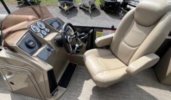2024 Starcraft EXS -1 Q DH Tritoon captain seat